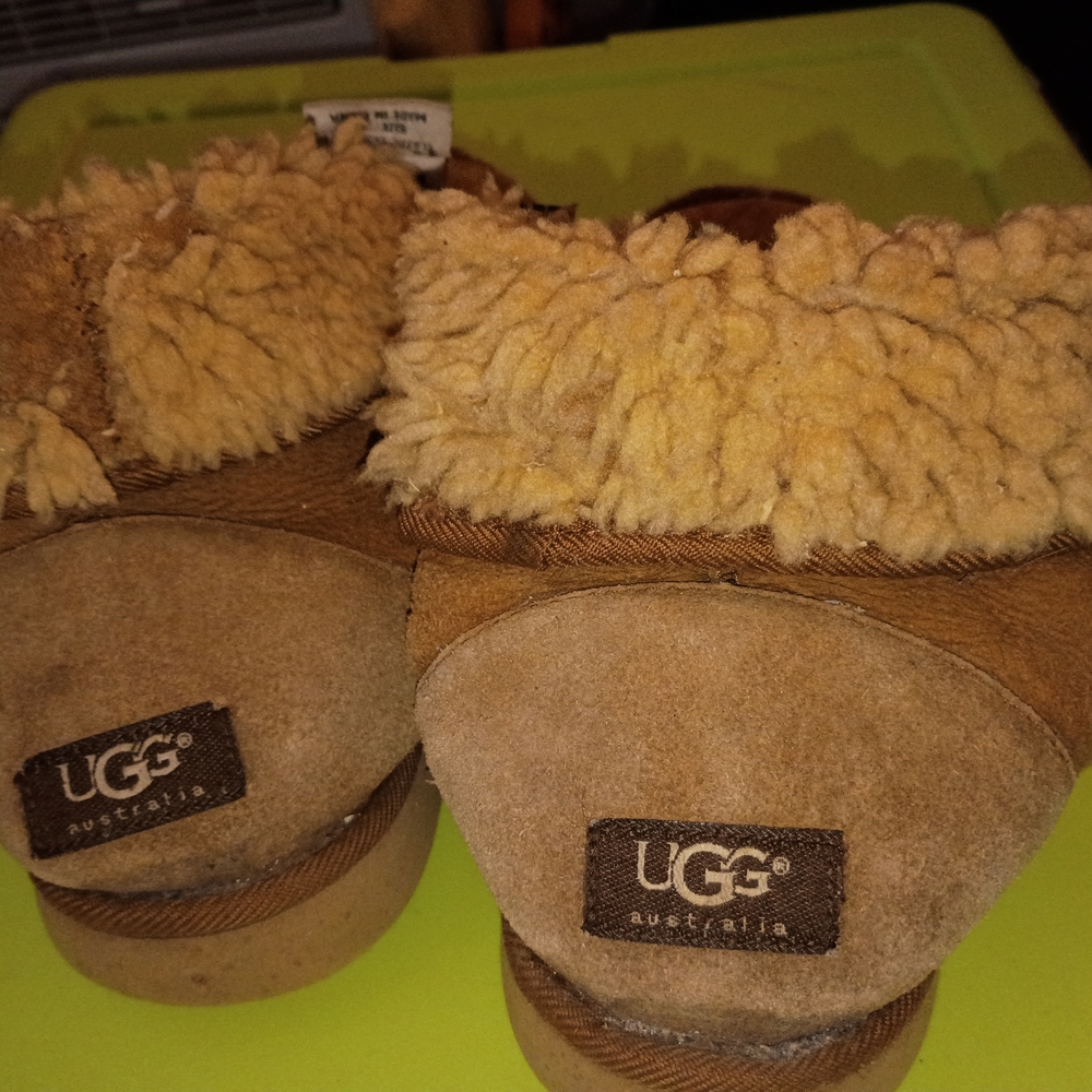 Used UGG boots - Picture 4 of 8